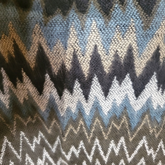 Cashmere Scotland Blue Black zig zag woven scarf - Picture 4 of 4